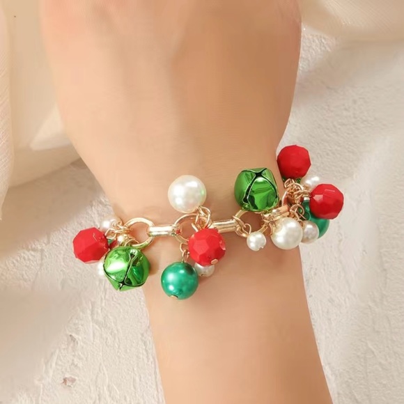 🌼 Christmas Green Red  White Bell Shape Pendant Chain Bracelet - Picture 2 of 2